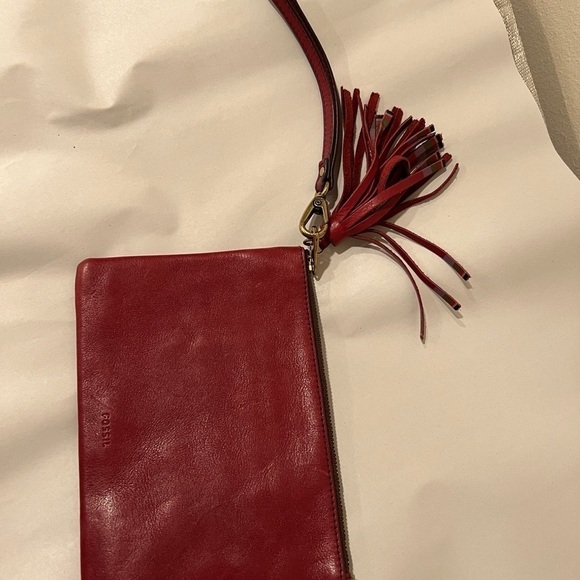 3/$25šFossil red leather zipper closure wristlet - Picture 3 of 4